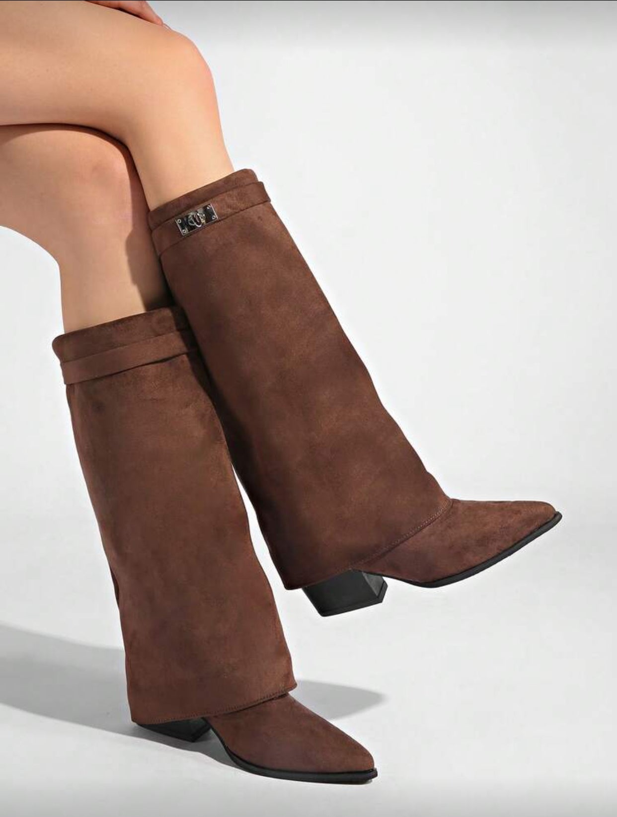 پۆتێن ژنانە یێن سەرتیژ ب كەعبێ وێج