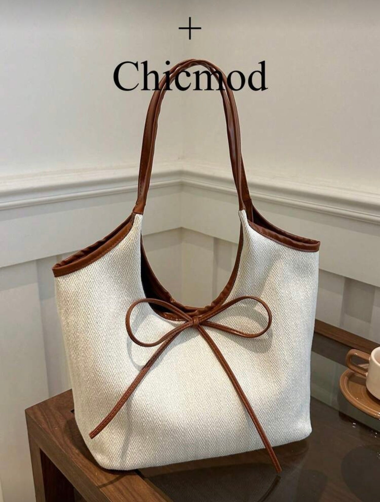 Elegant Women's Shoulder Bag with Knot