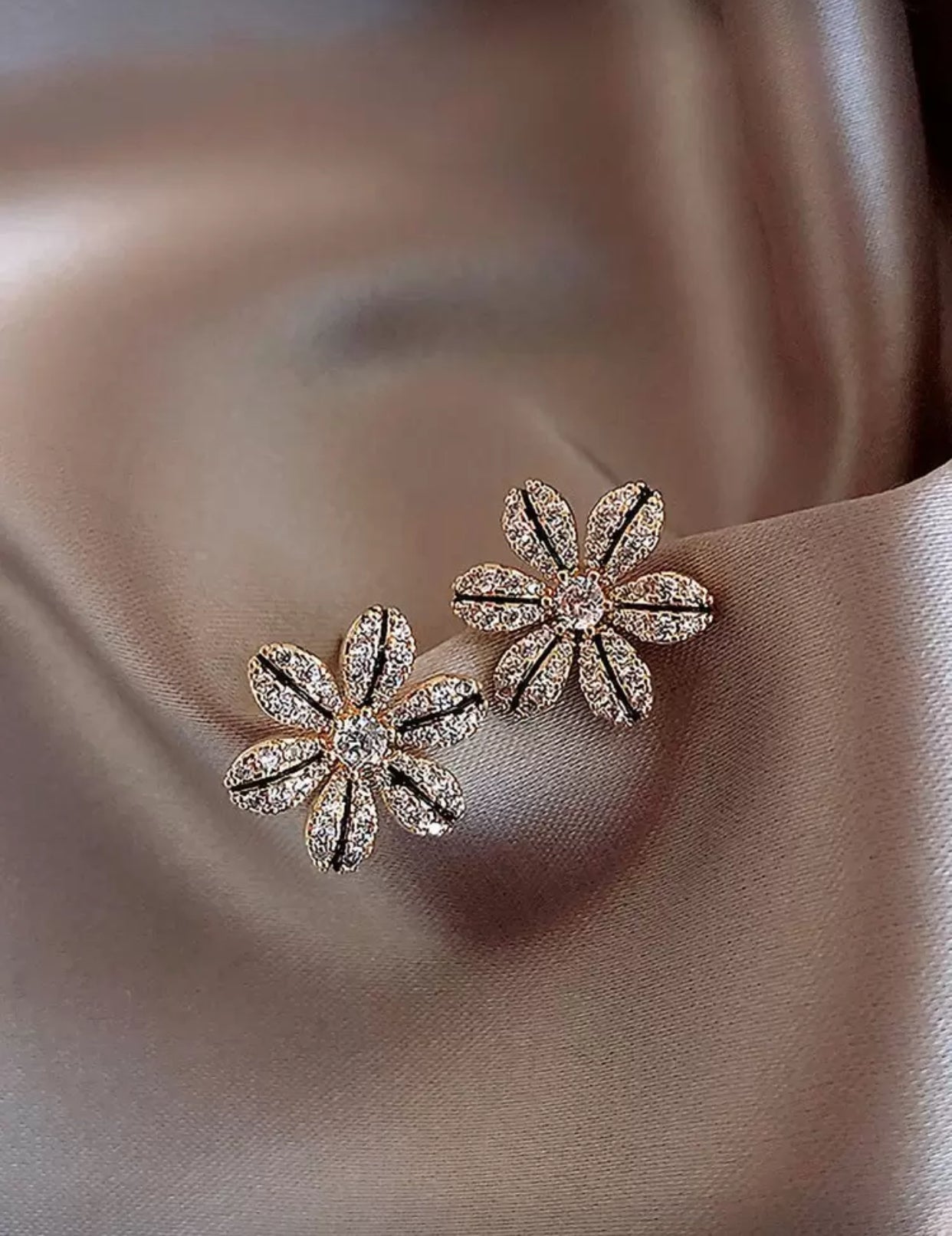 Elegant Andkiss Floral Rhinestone Stud Earrings