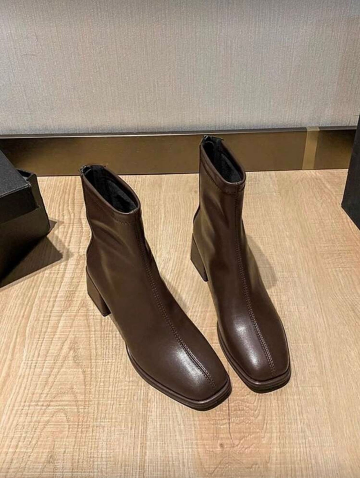 بوتێن كورت يێن ئافرەتان ب مودێلەكا نوي