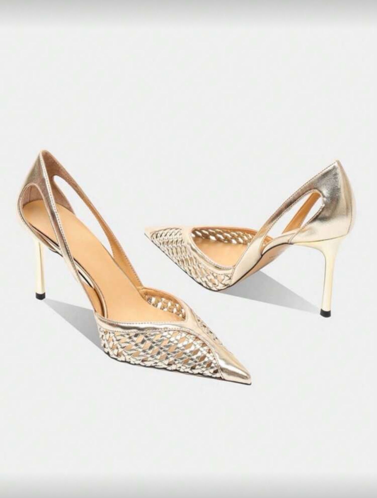 ساندەلێن ژنانە یێن كعب بلند ب دیزاینەکێ چنیای