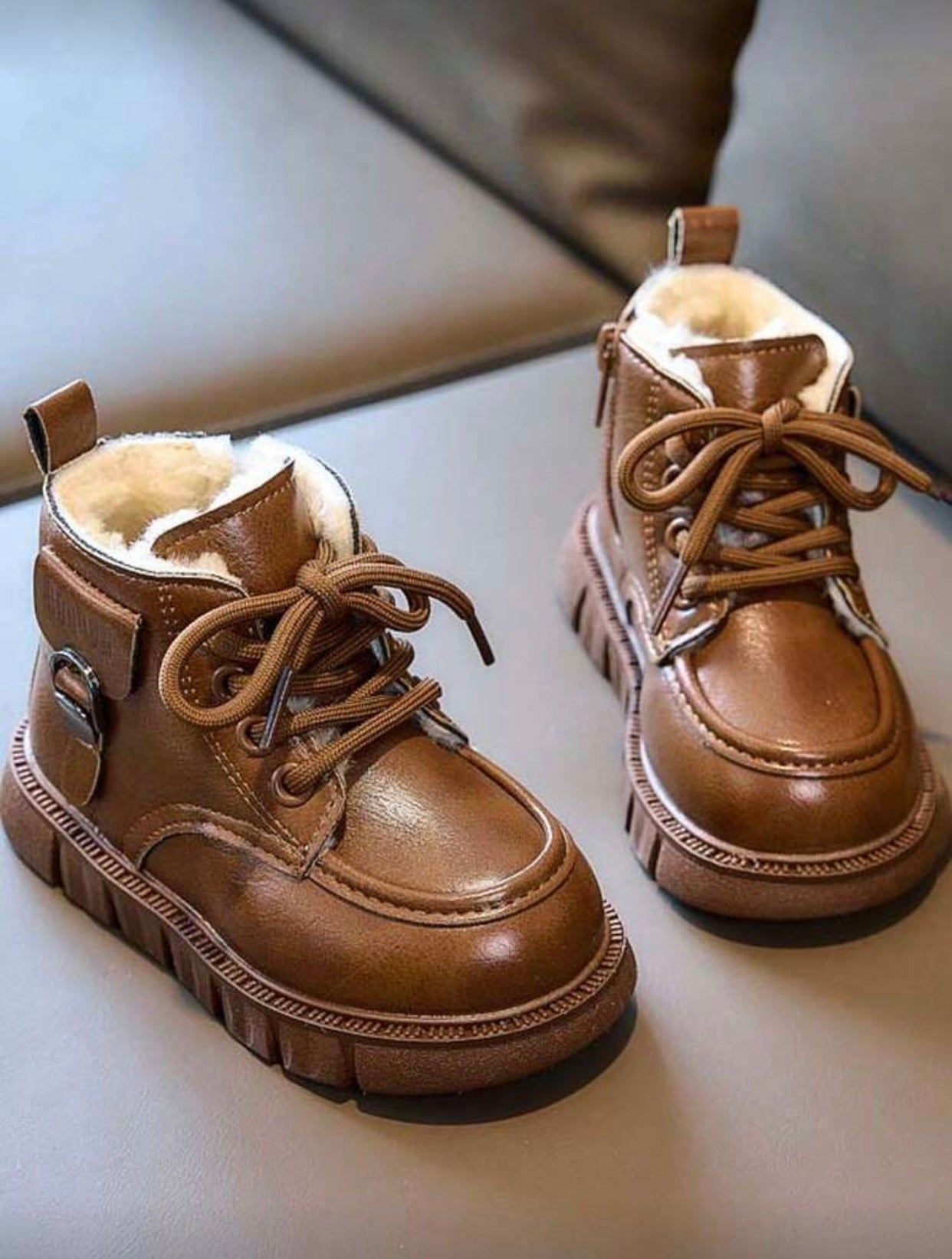 پۆتینێن زارۆکان یێن سادە و دژی خلیسکانێ