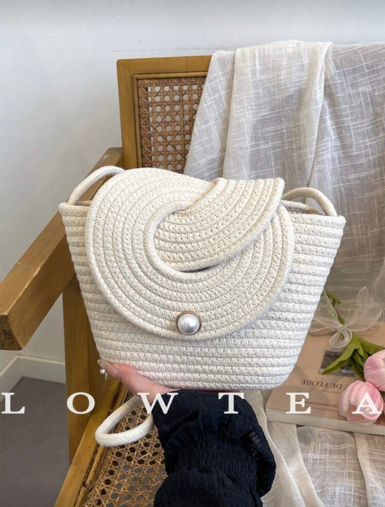 Chaika Solid Color PU Leather Shoulder Bag