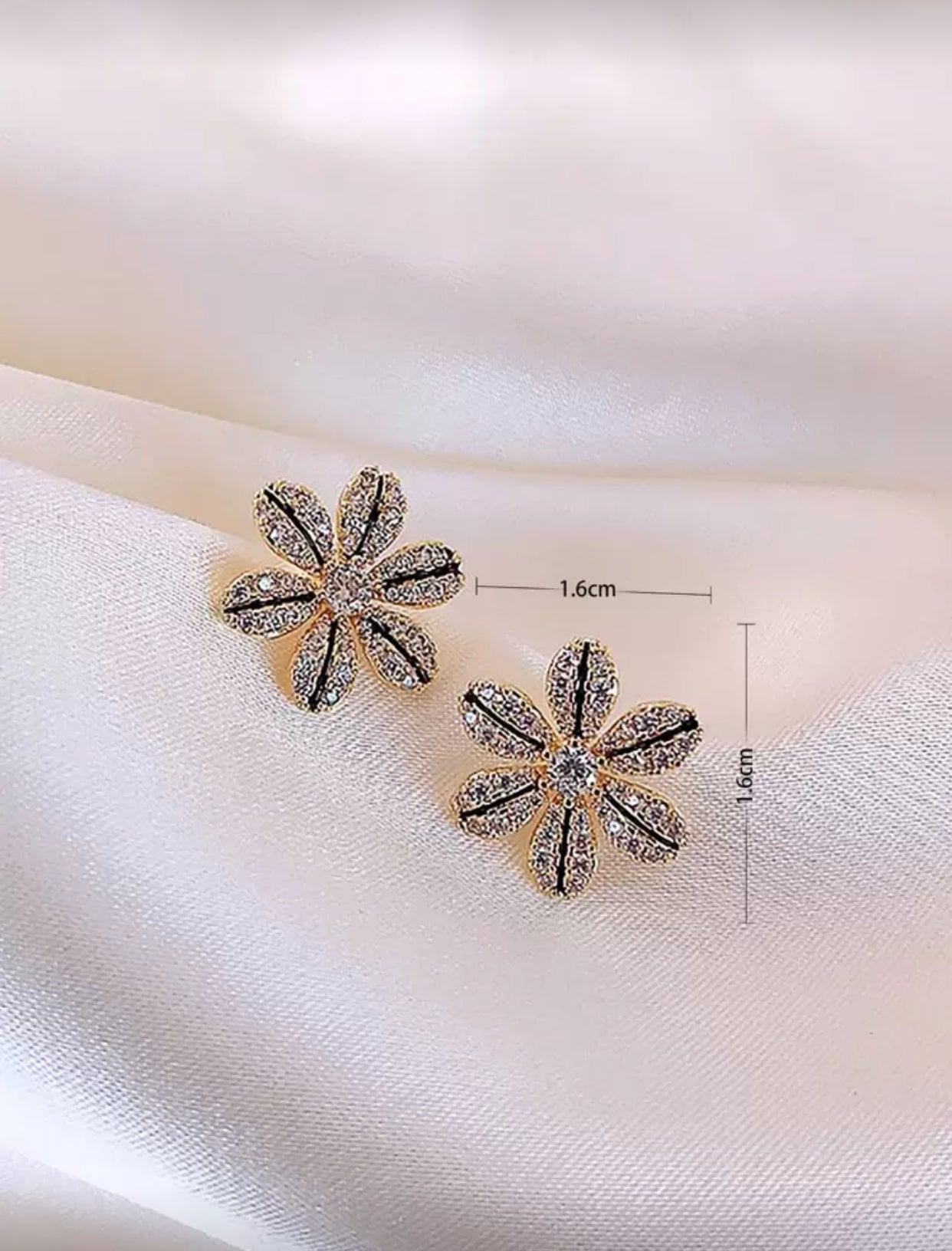 Elegant Andkiss Floral Rhinestone Stud Earrings