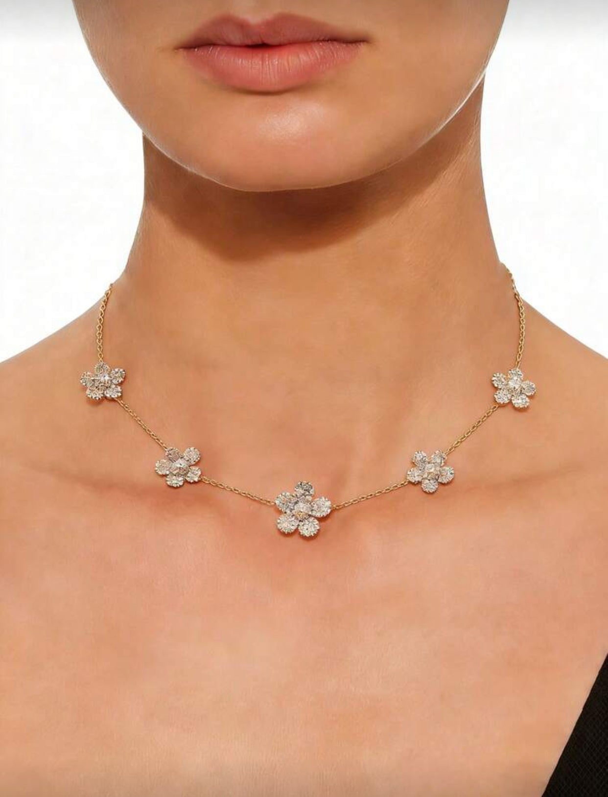 Elegant Rhinestone Flower Pendant Necklace
