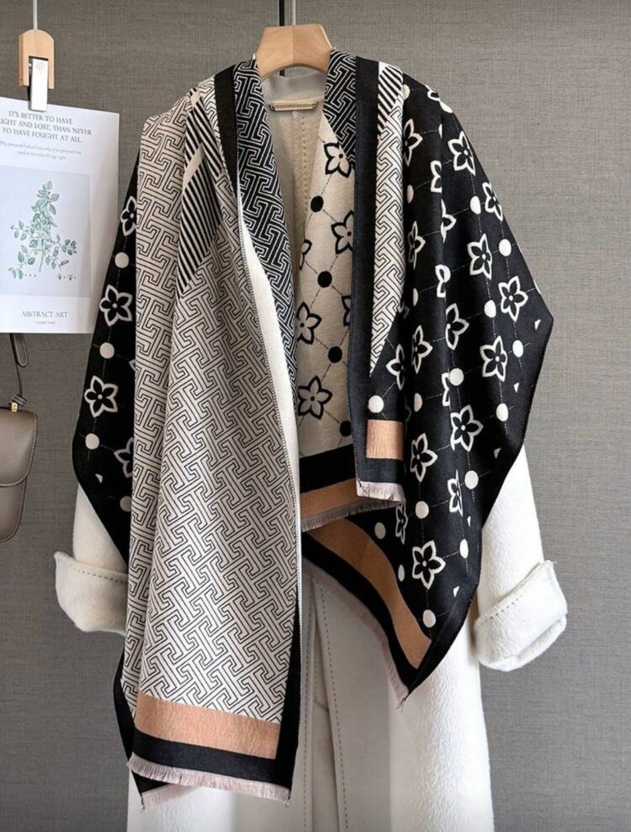 Elegant Clover Pattern Jacquard Scarf