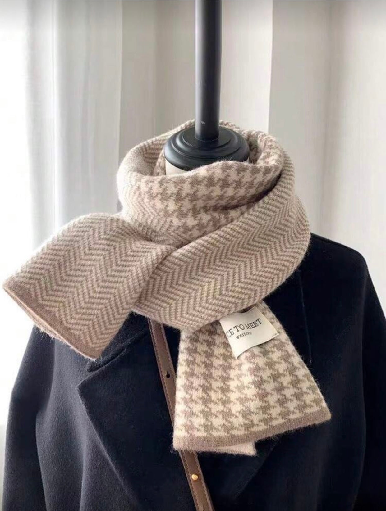Stylish Checkered Pattern Scarf for Girls