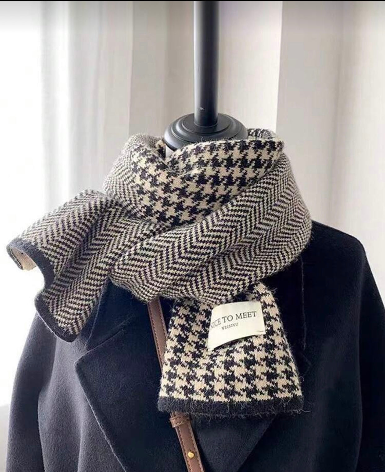 Stylish Checkered Pattern Scarf for Girls