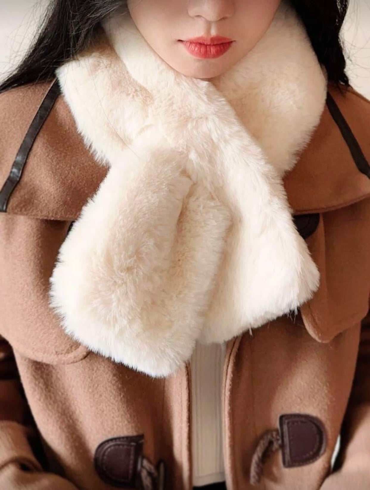 وشاح نسائي ناعم وفاخر بتصميم صليب