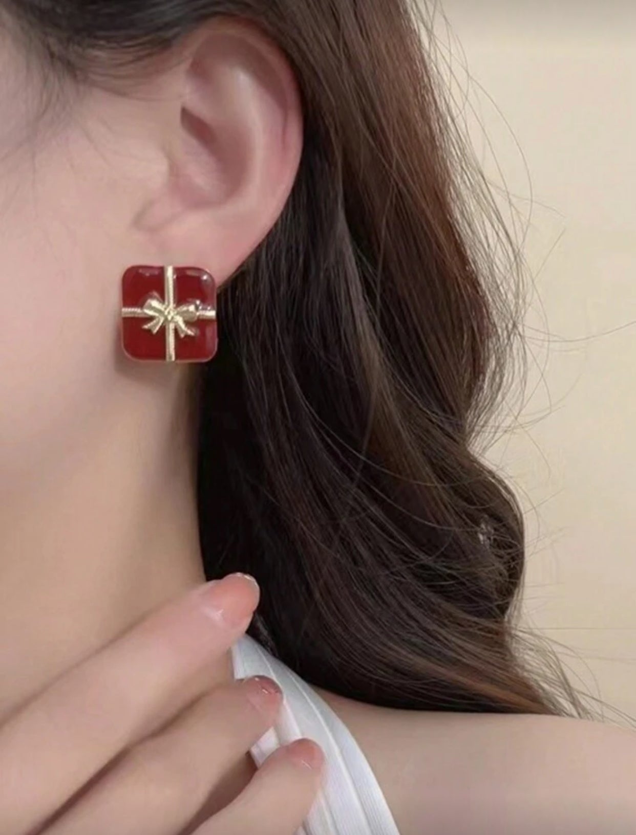 أقراط زهور حريرية أنيقة مزينة بالحروف