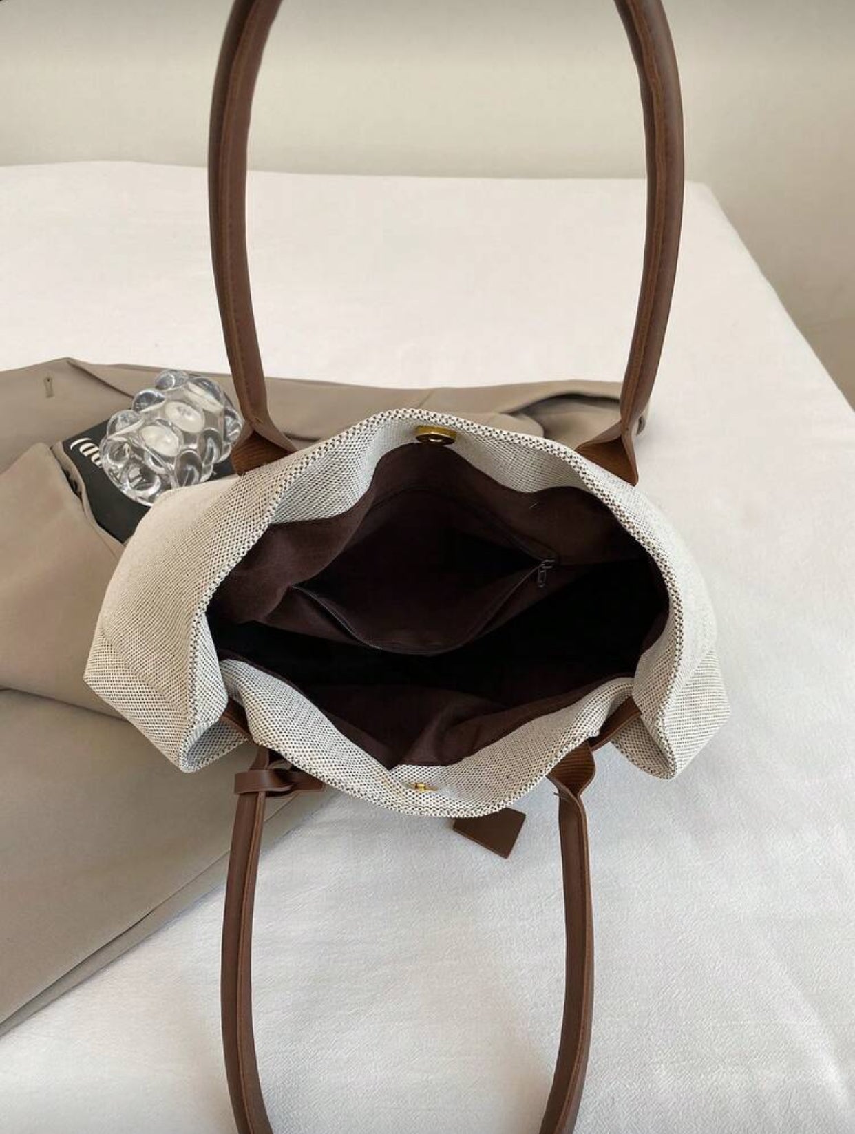 حقيبة قماش كبيرة مرقعة مع حزام