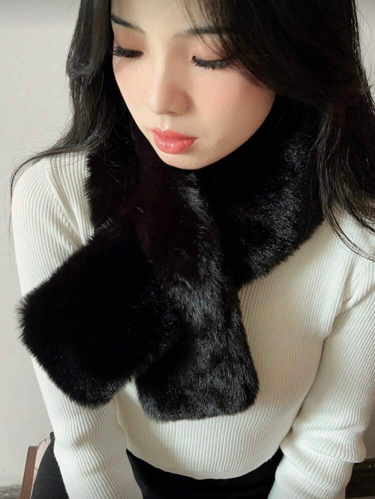 وشاح نسائي ناعم وفاخر بتصميم صليب