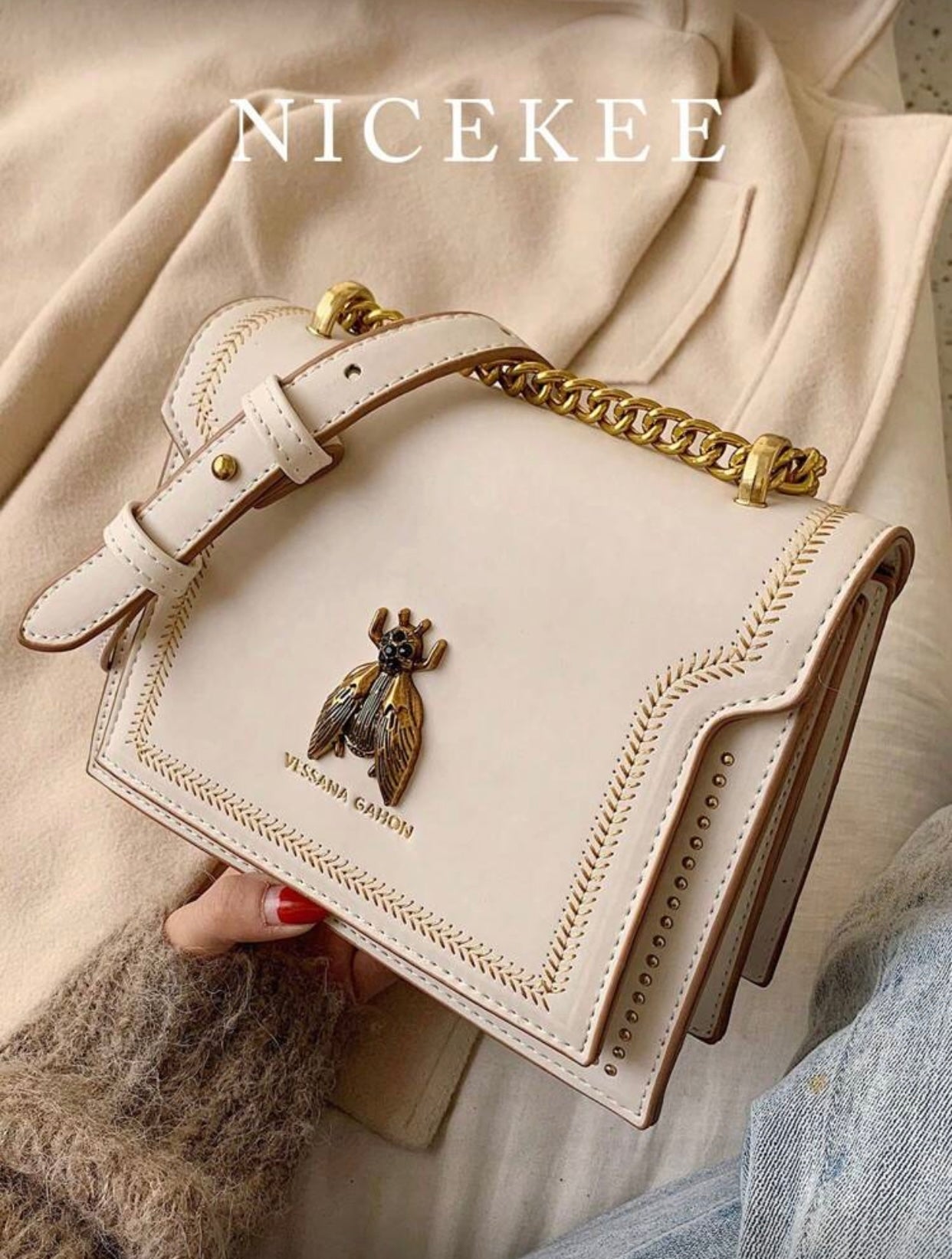 حقيبة كتف مربعة كلاسيكية بتصميم نحلة