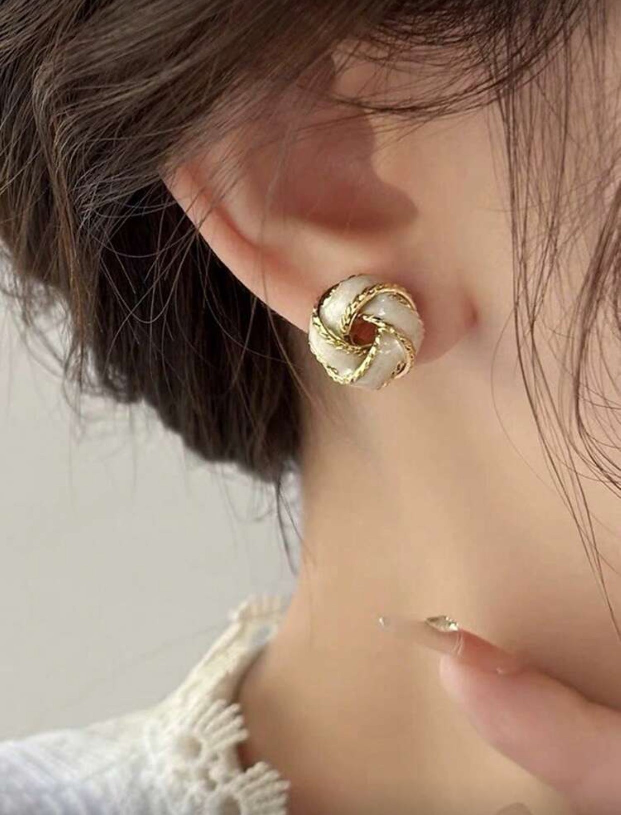 أقراط سمك منسوجة زجاجية أنيقة