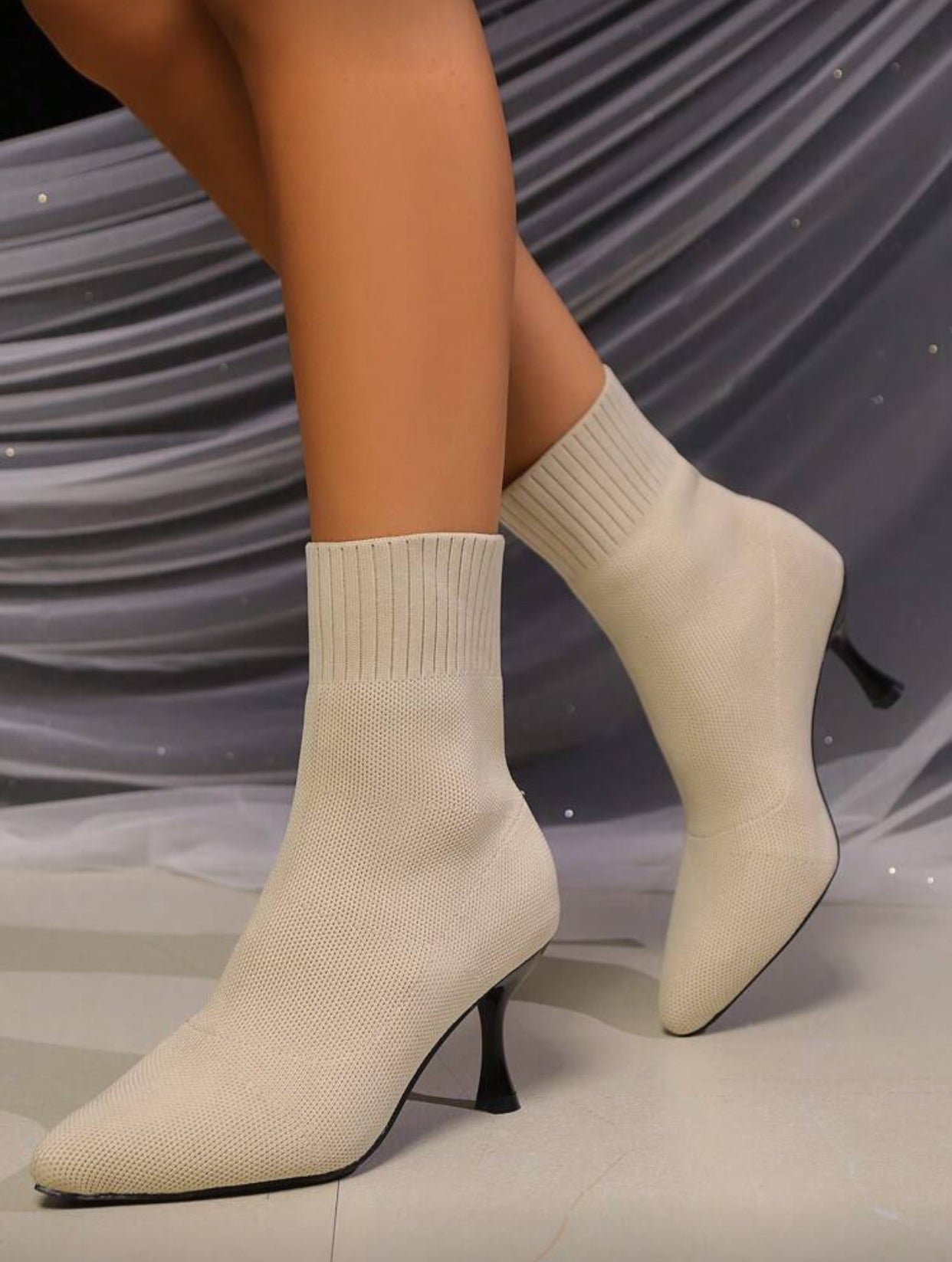 بوت كاحل قماش بكعب عالي ومسامير