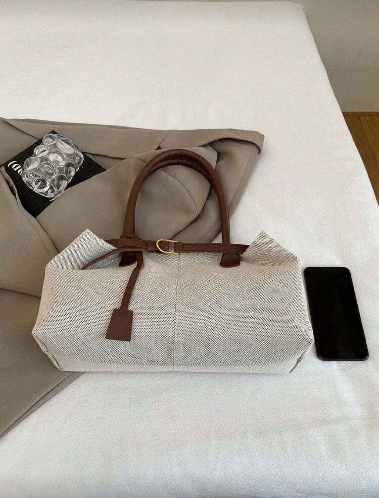 حقيبة قماش كبيرة مرقعة مع حزام