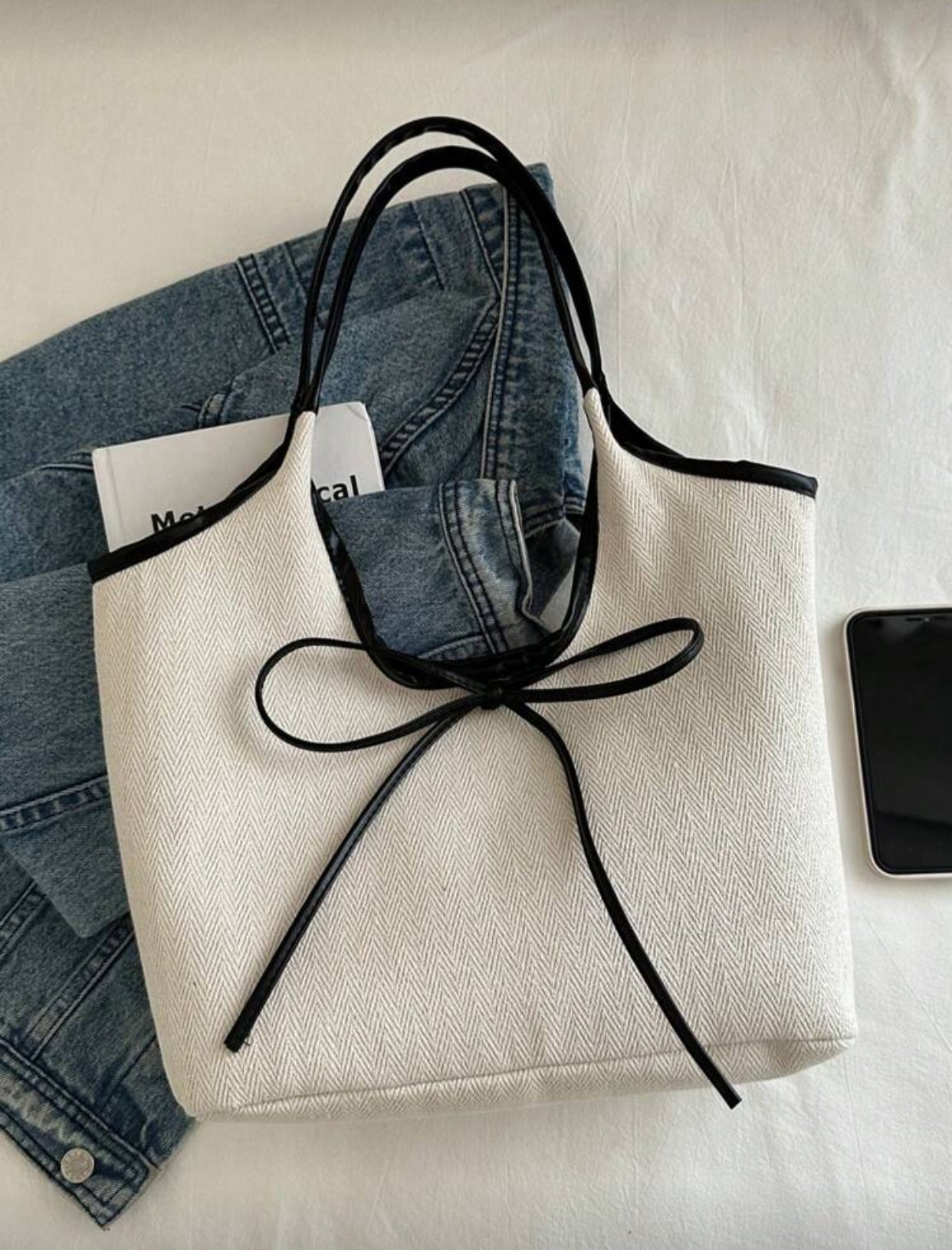 حقيبة كتف نسائية أنيقة مزينة بعقدة