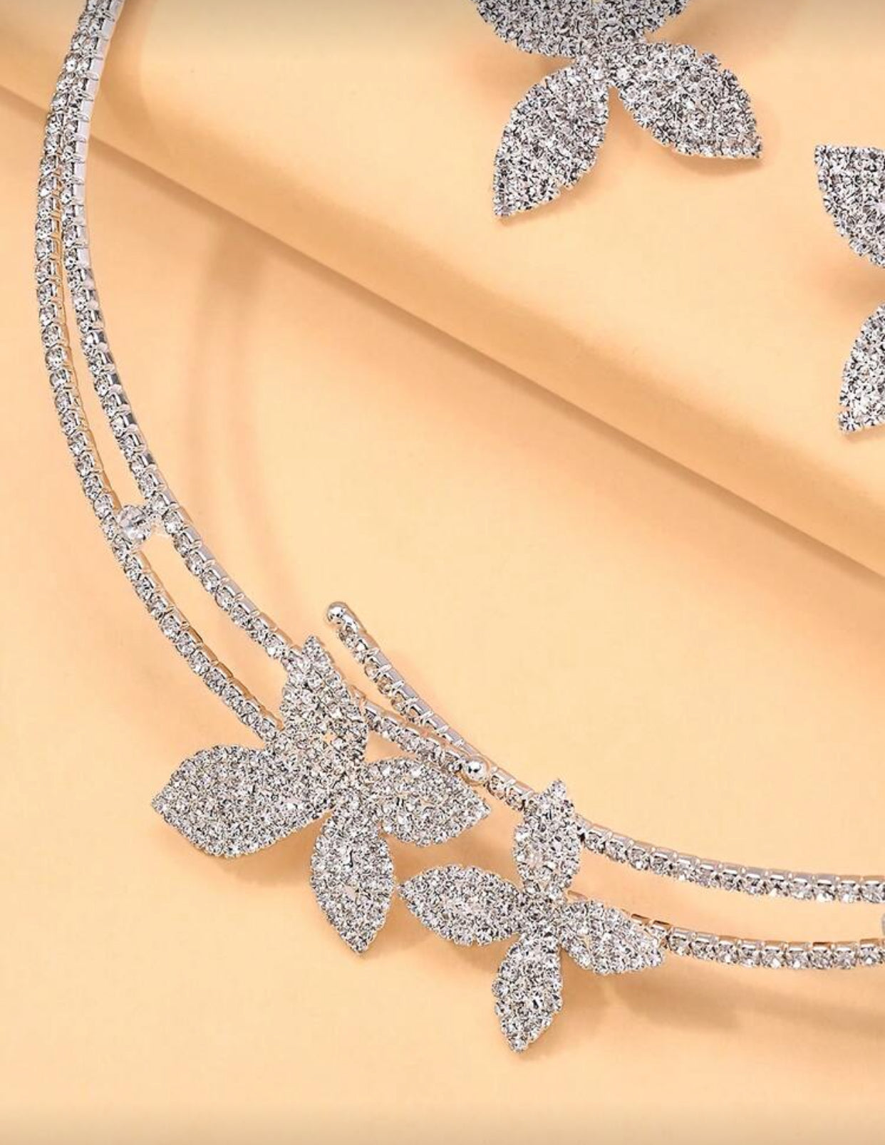 طقم قلادة وأقراط زركون بشكل زهرة