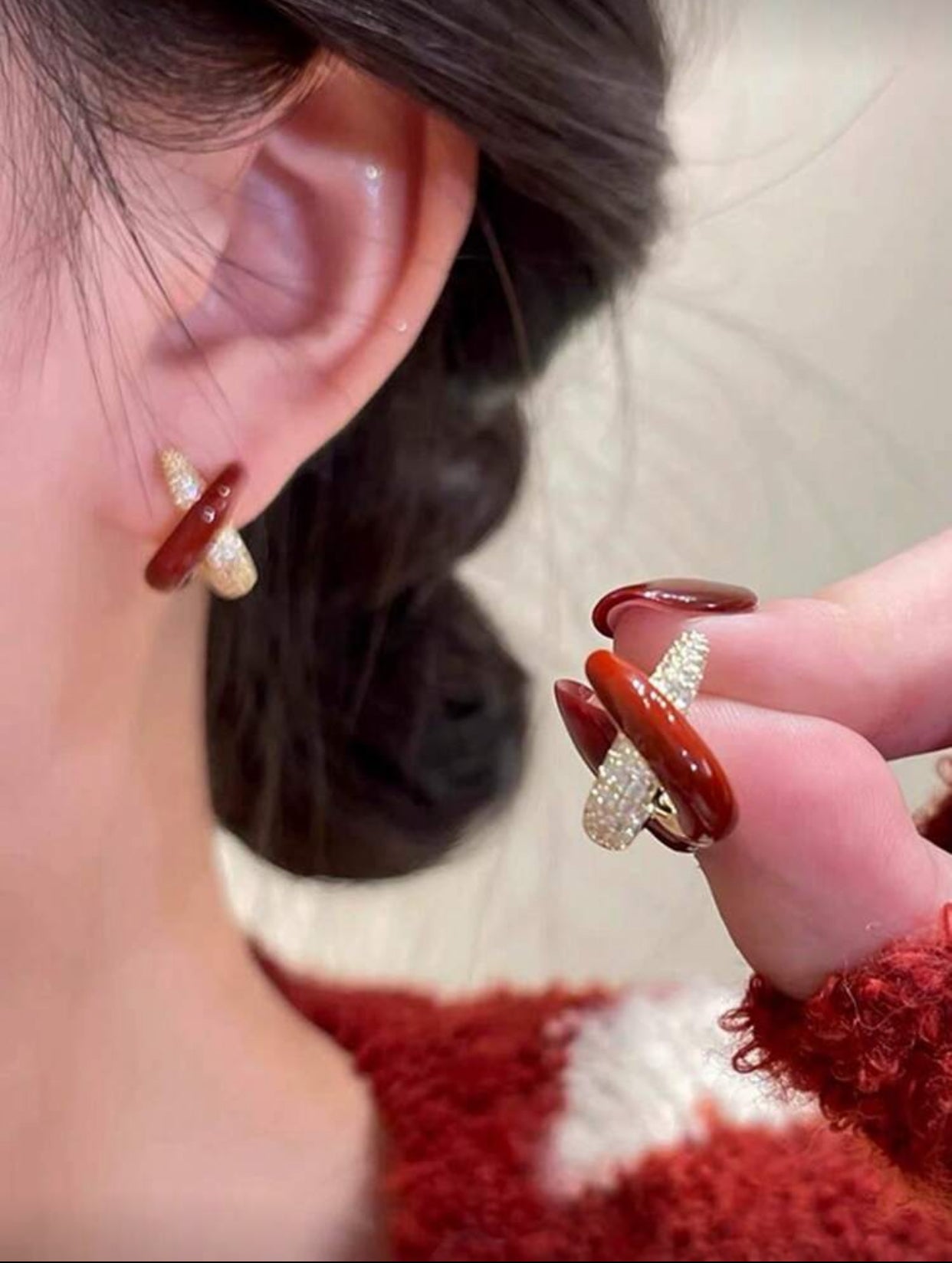 أقراط سمك منسوجة زجاجية أنيقة