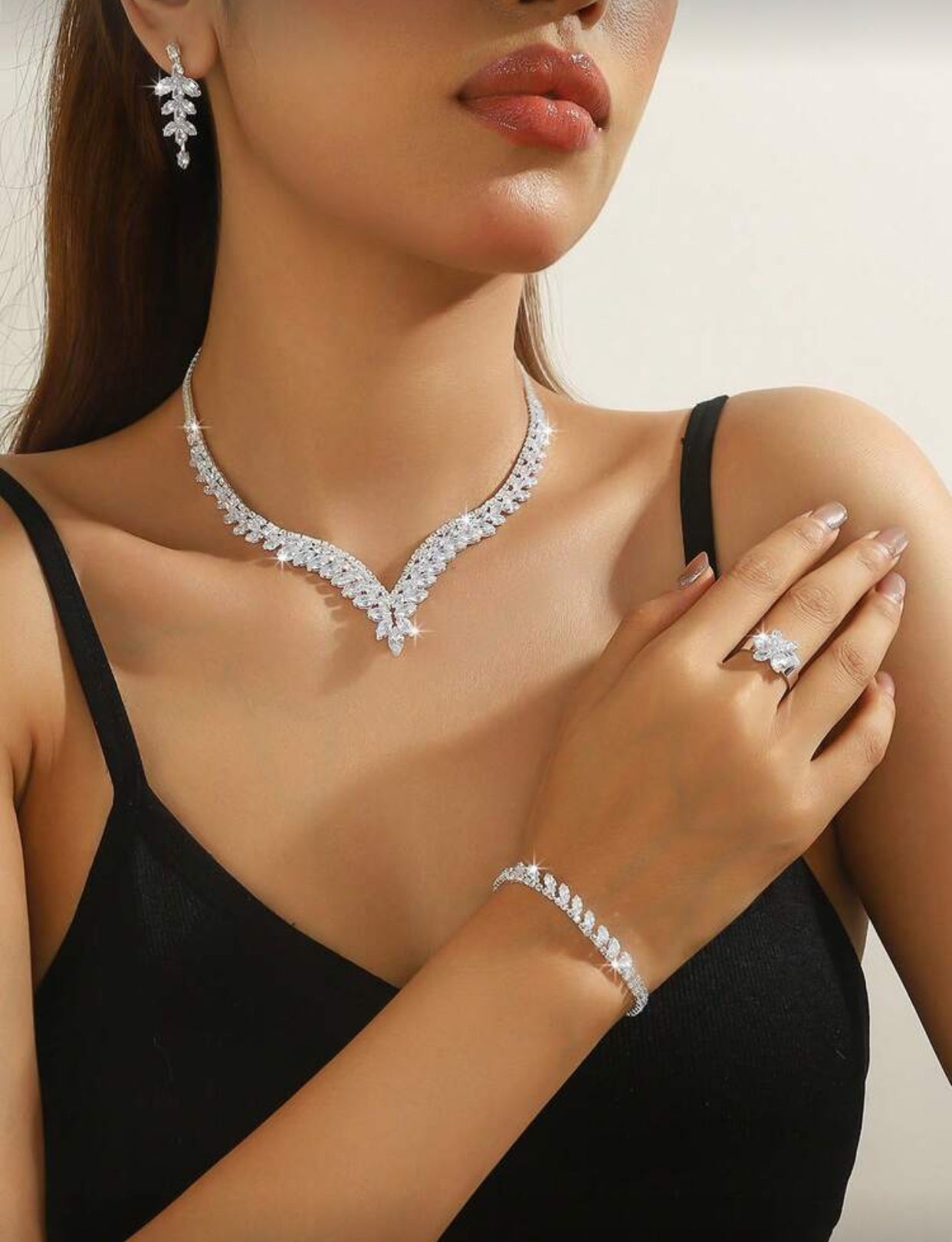 تاقمە ئيكسسوارێن فاخر یێن ئەندازەیی ب كريستال