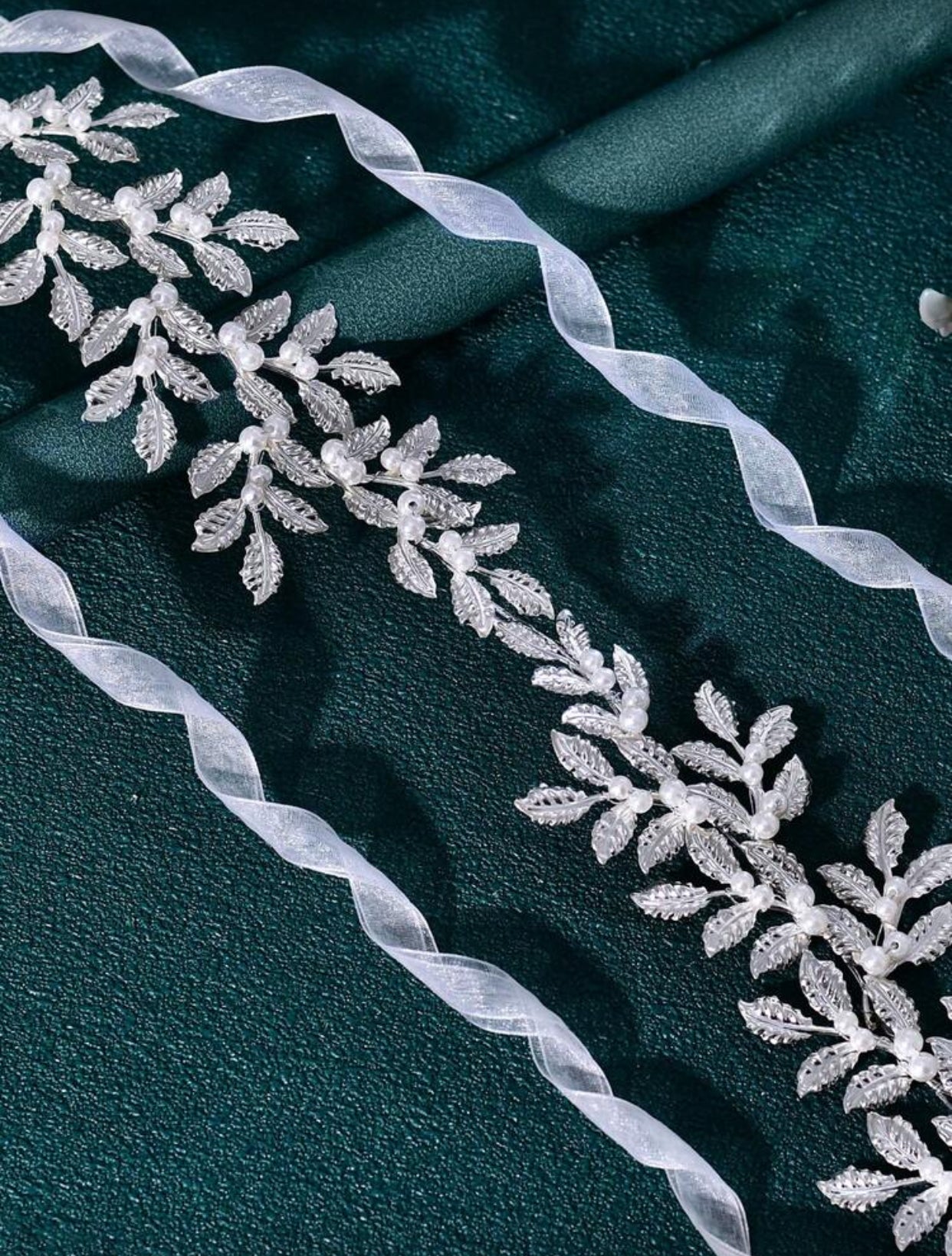 پارچە تاجێ بوکێ یێ مەعدەنی ب کریستاڵان