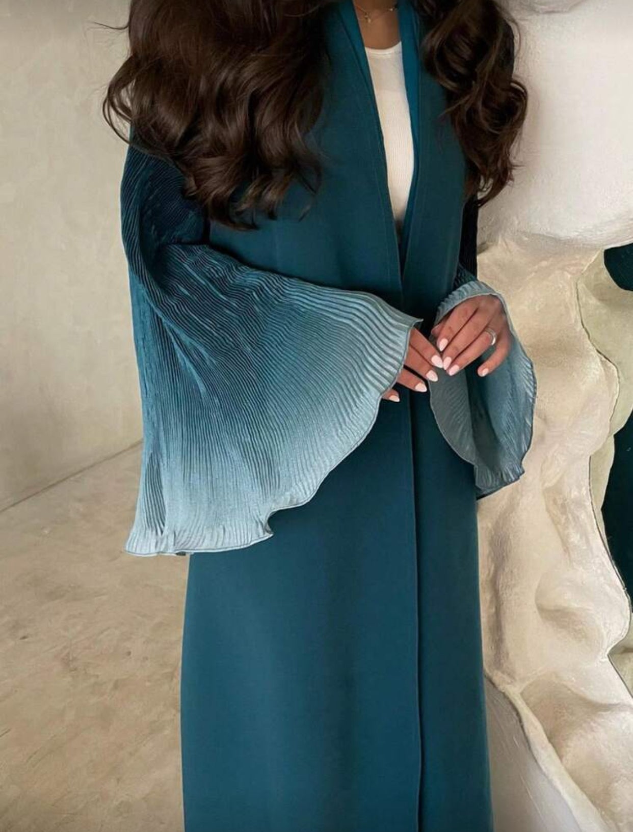 فستانەکێ درێژ ب رەنگێن تێکەلکری 