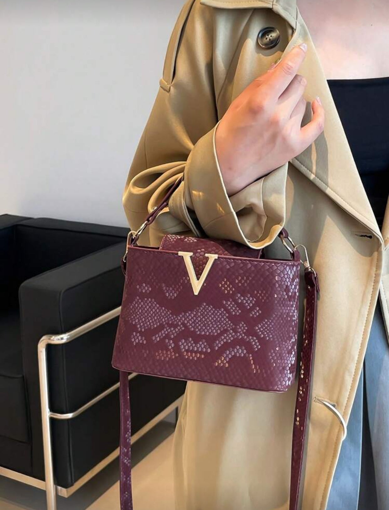 حقيبة كتف نسائية فاخرة بنقشة التمساح