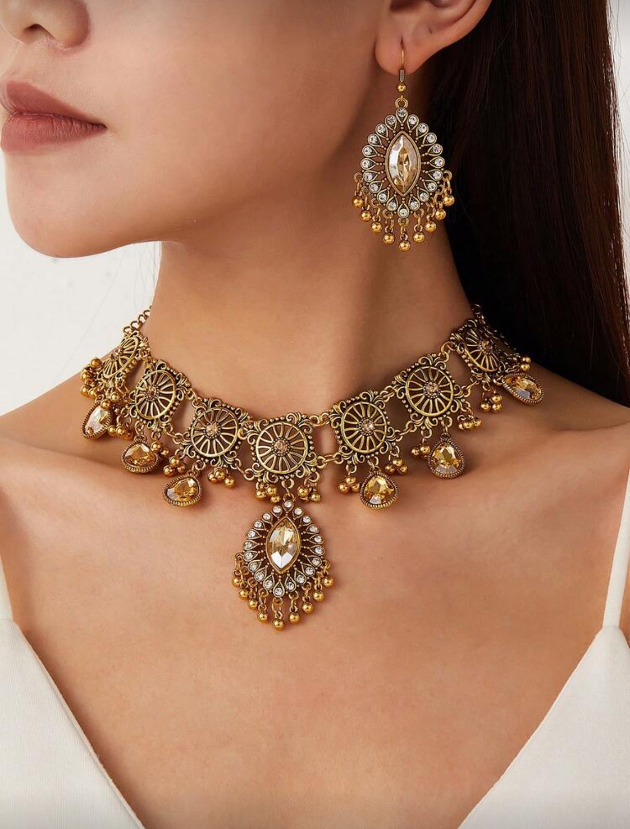 طقم مجوهرات نحاس عتيق مخرم بشرابة