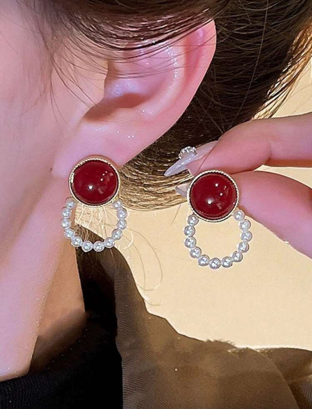 أقراط زهور حريرية أنيقة مزينة بالحروف