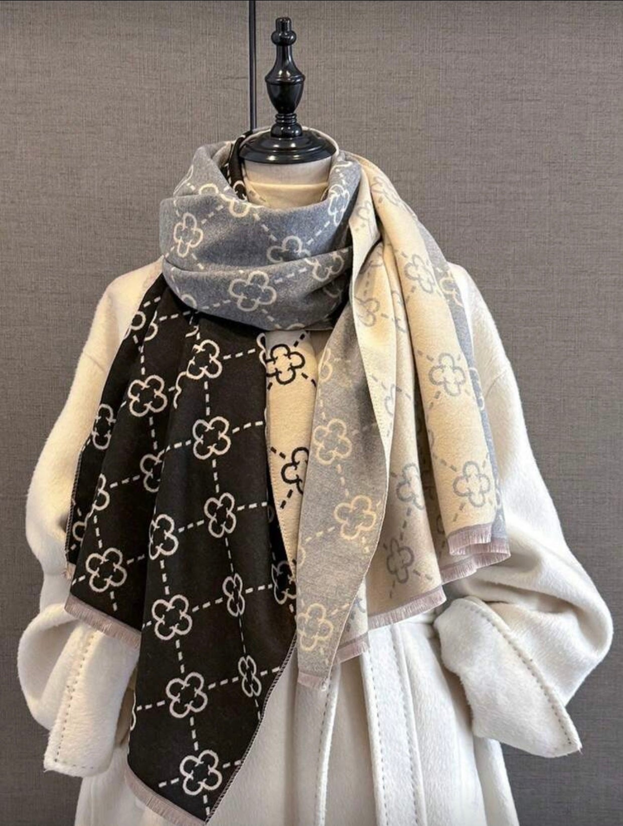 Elegant Clover Pattern Jacquard Scarf