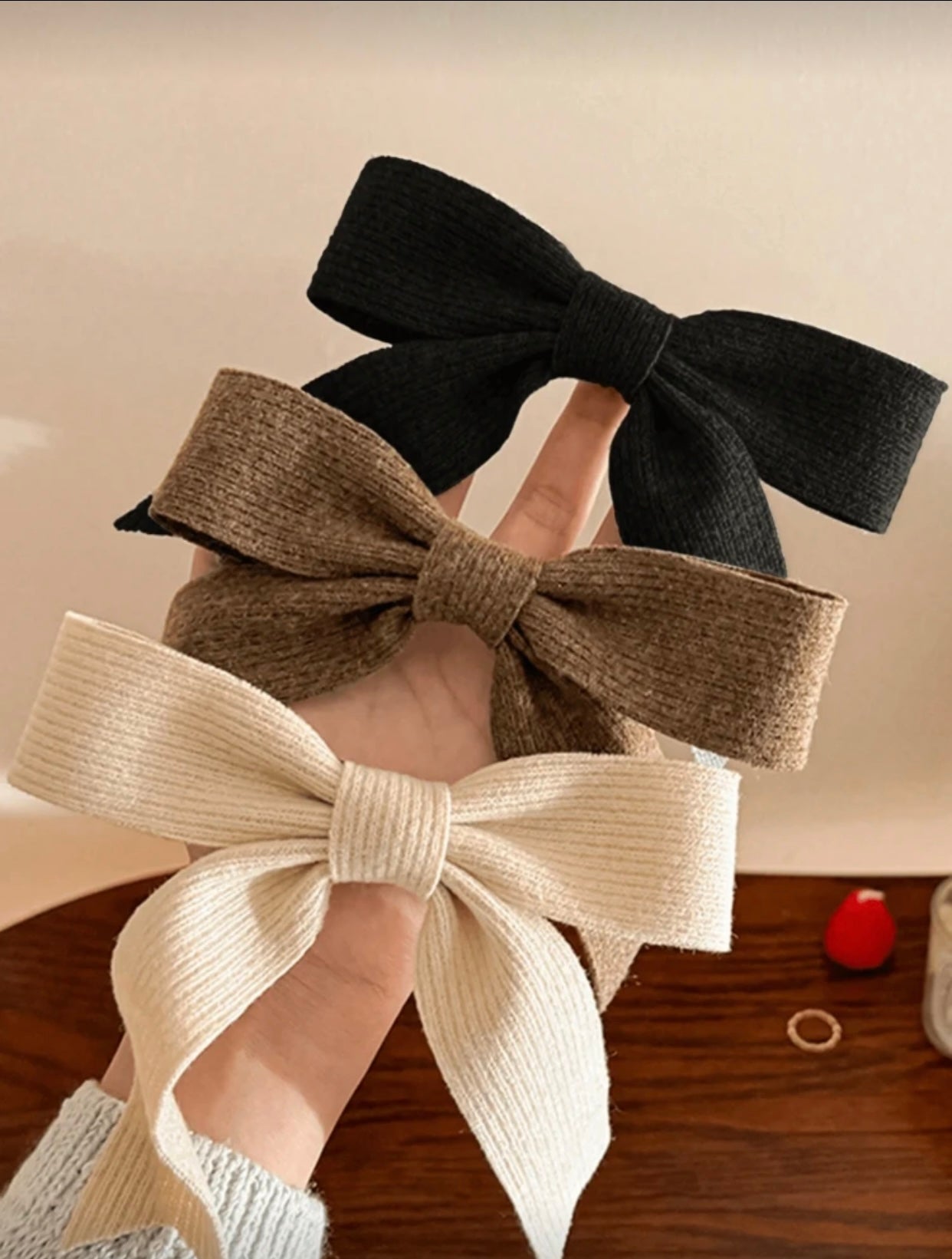 مشبك شعر محبوك بفيونكة وشريط أنيق