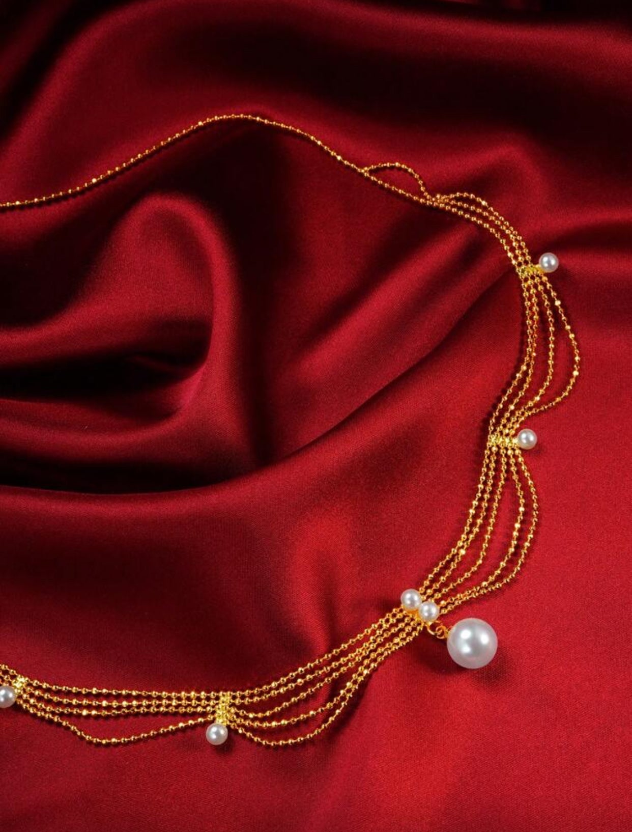 قلادة طبقات ناعمة بتصميم عتيق بسيط