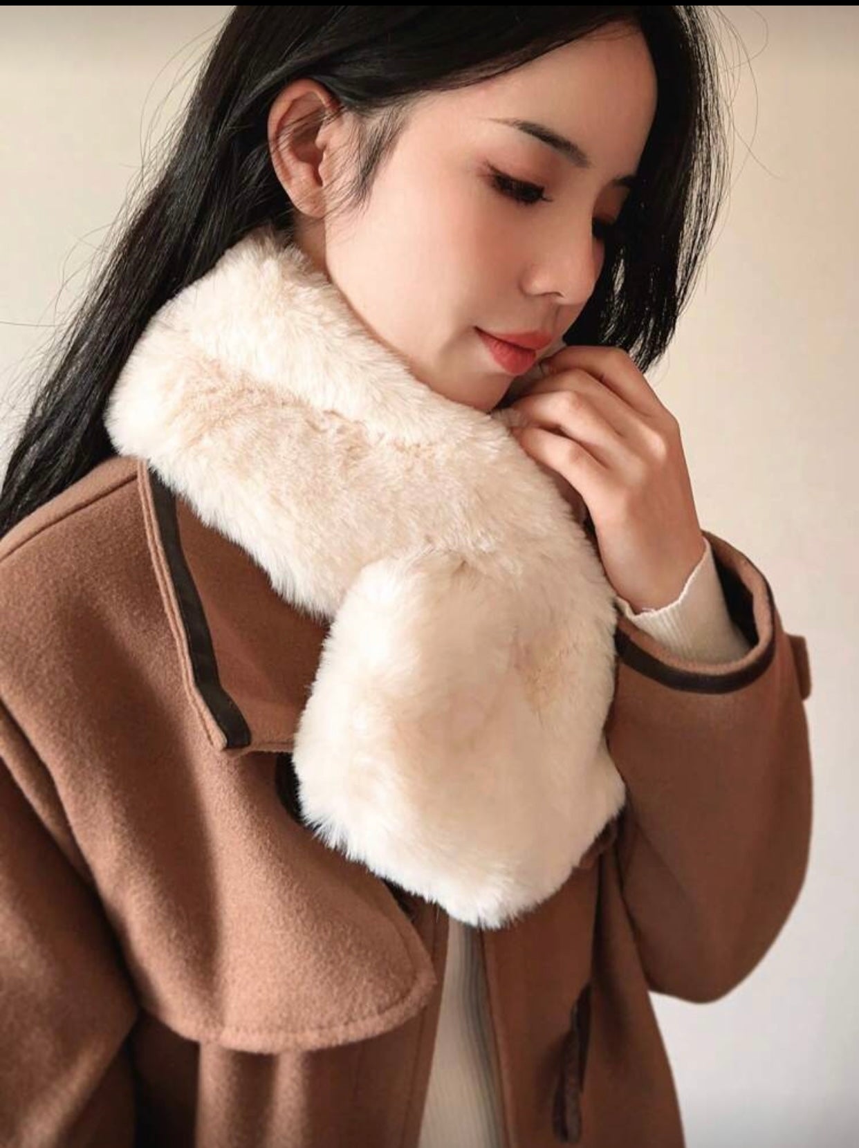 وشاح نسائي ناعم وفاخر بتصميم صليب