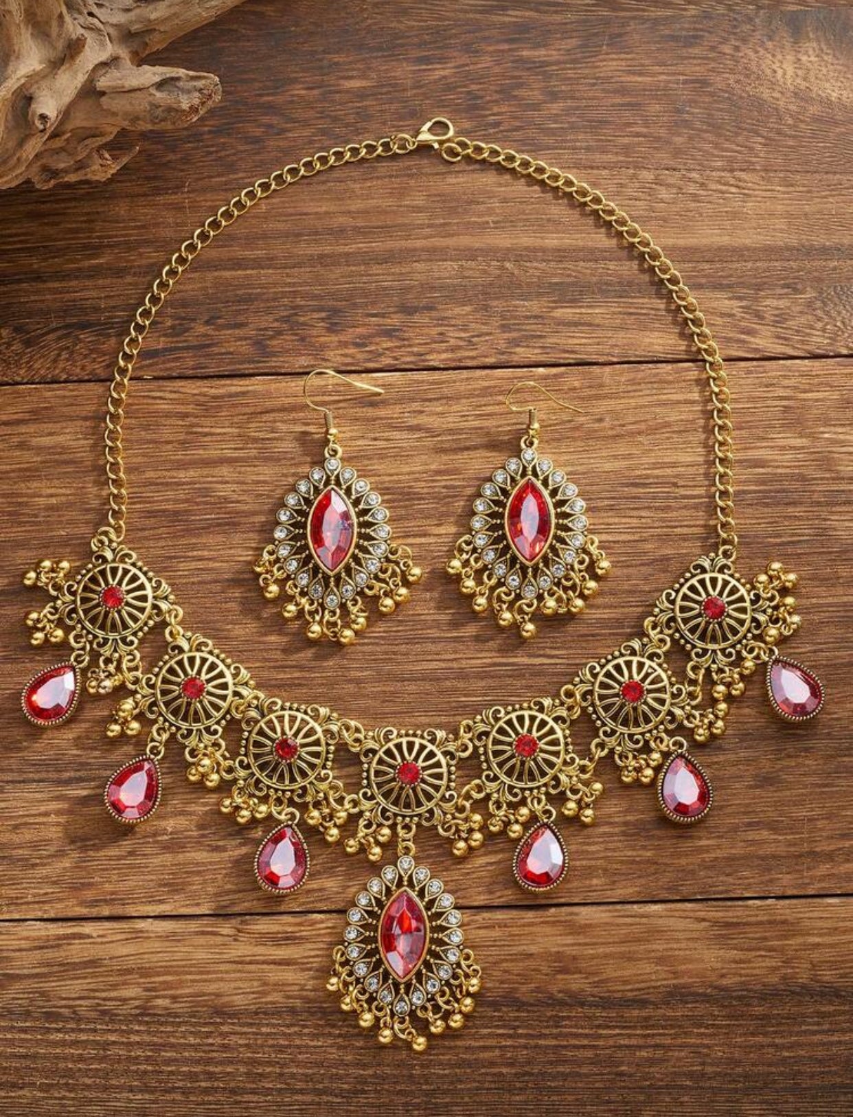 طقم مجوهرات نحاس عتيق مخرم بشرابة