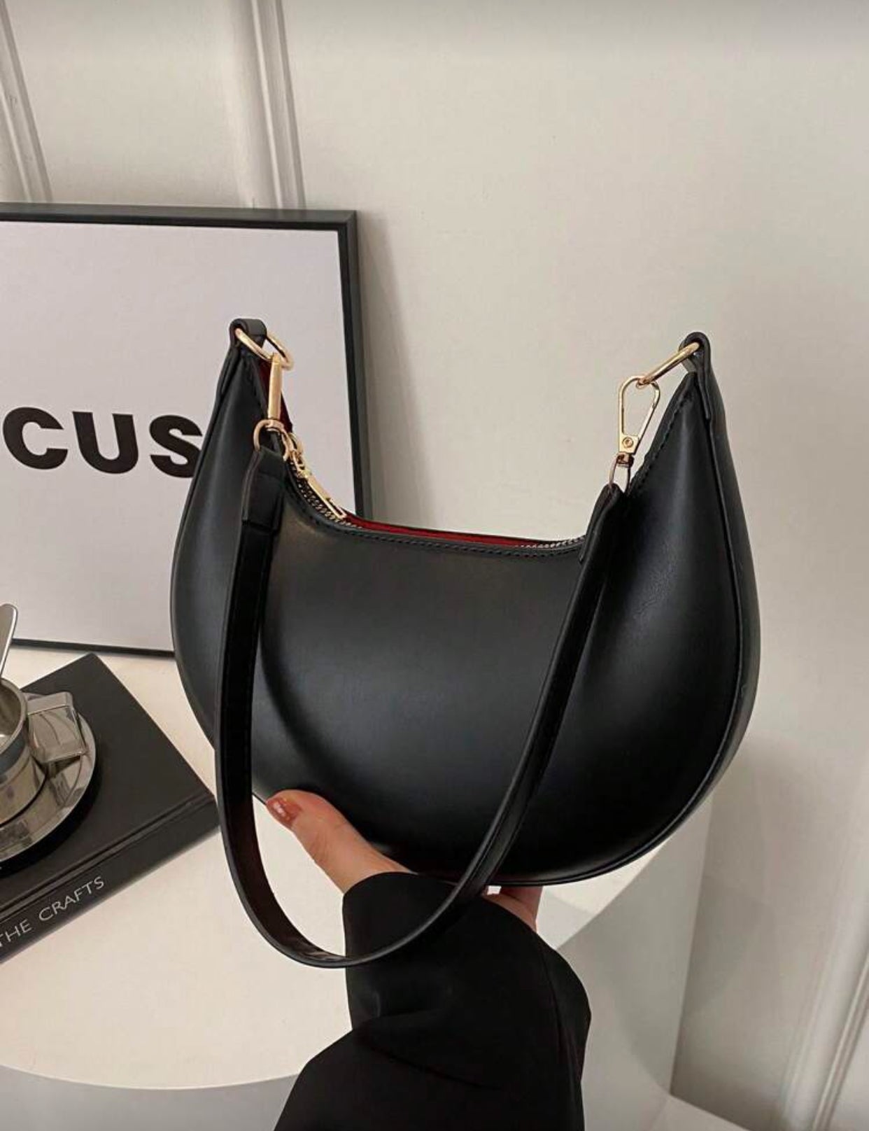 حقيبة كتف جلد PU بتصميم هلال