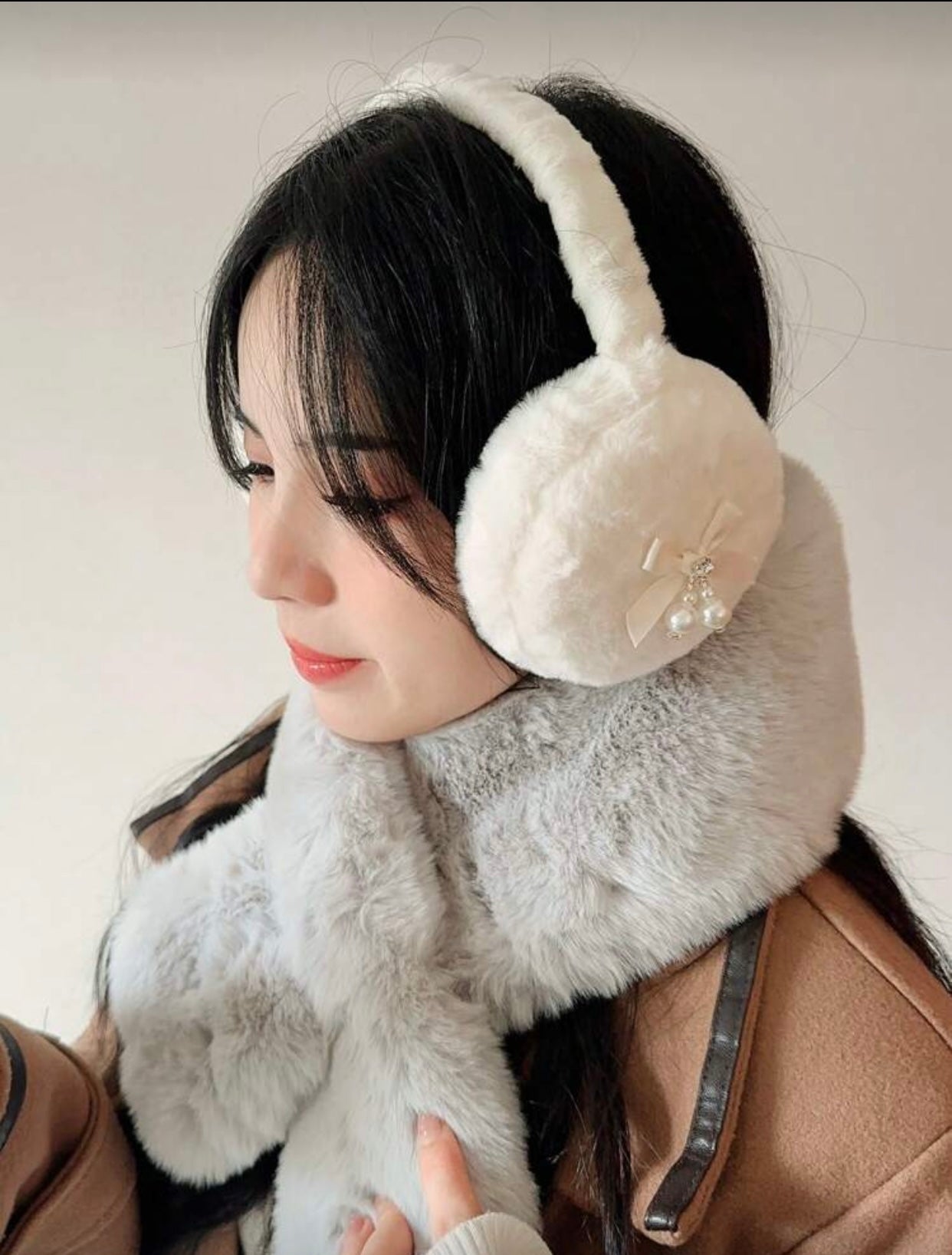 وشاح نسائي ناعم وفاخر بتصميم صليب