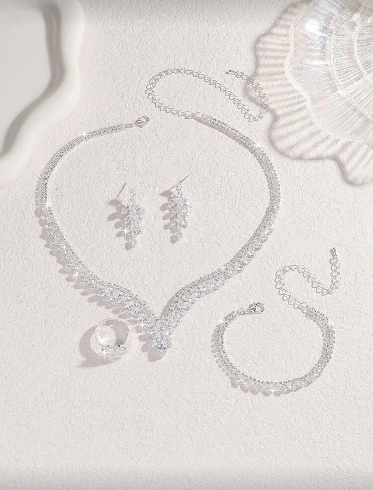 تاقمە ئيكسسوارێن فاخر یێن ئەندازەیی ب كريستال