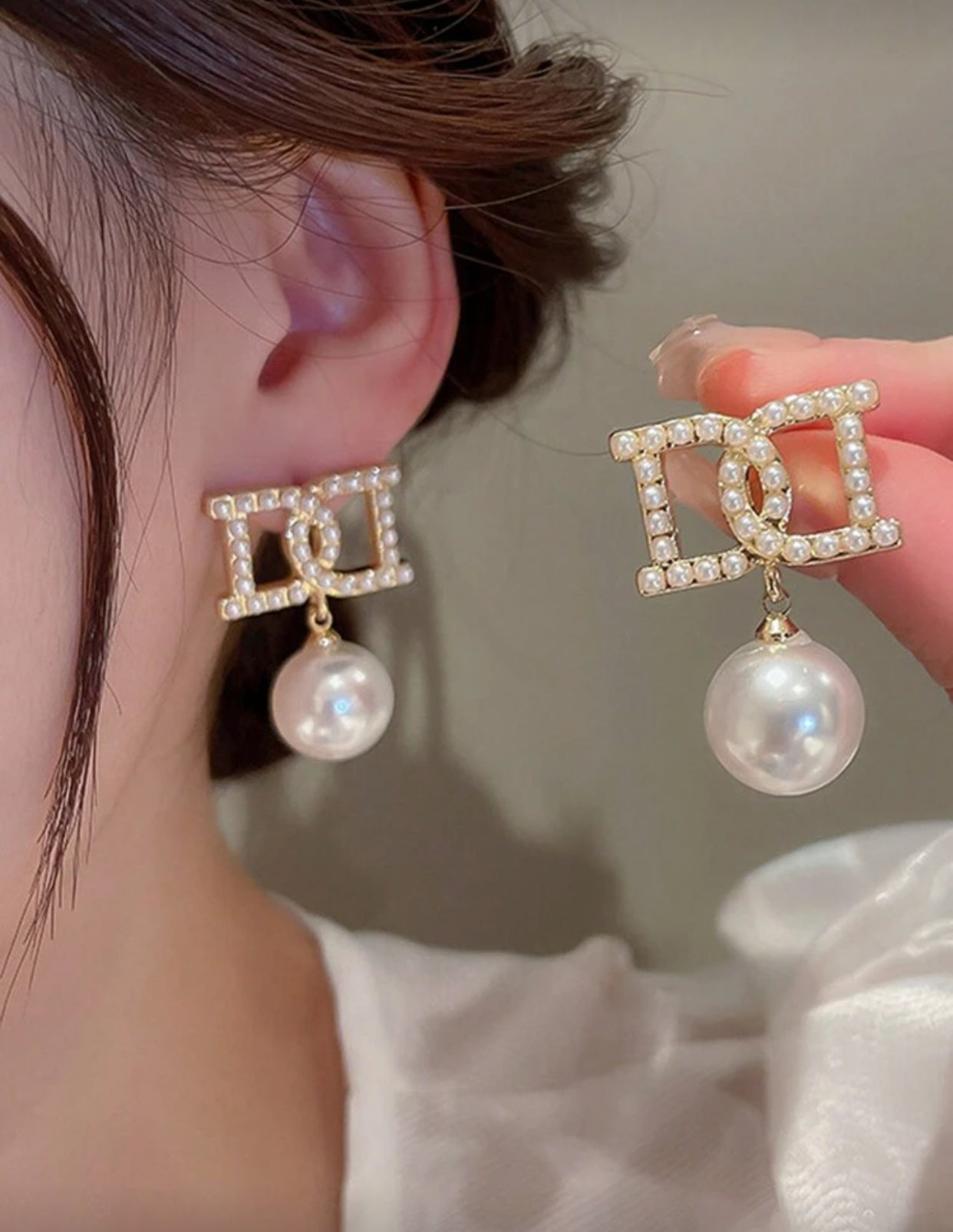 أقراط زهور حريرية أنيقة مزينة بالحروف