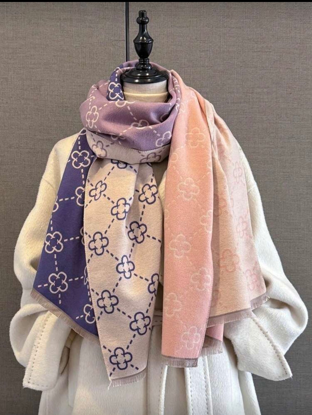 Elegant Clover Pattern Jacquard Scarf