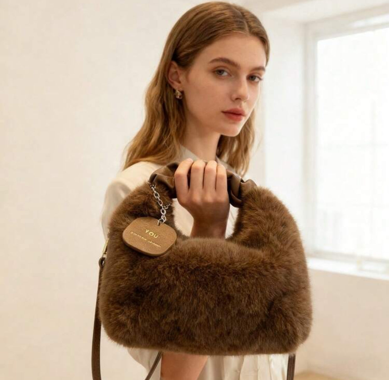 حقيبة يد ناعمة بتصميم فراشة أنيقة