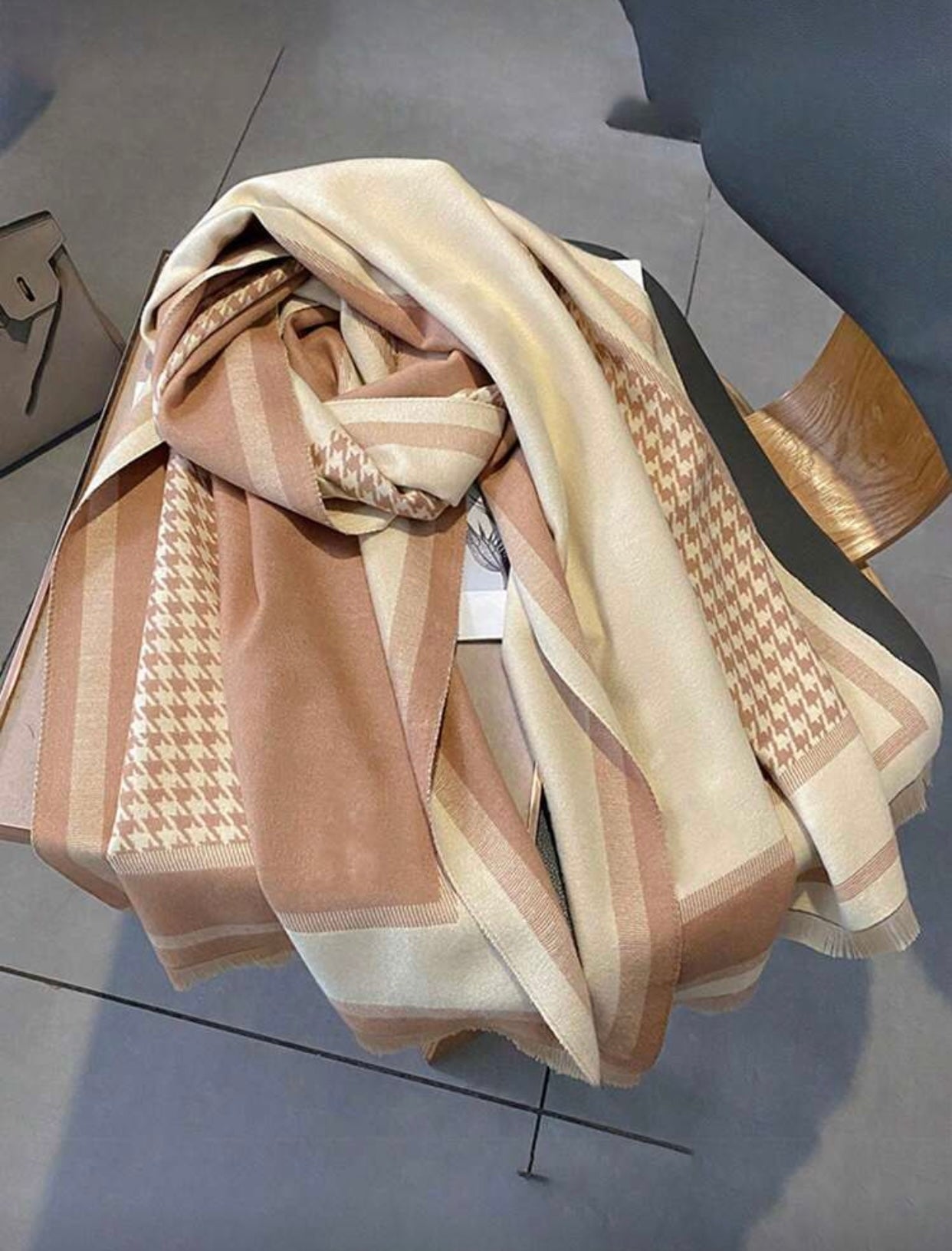 FADZOYLE Elegant Plaid Square Scarf for Women