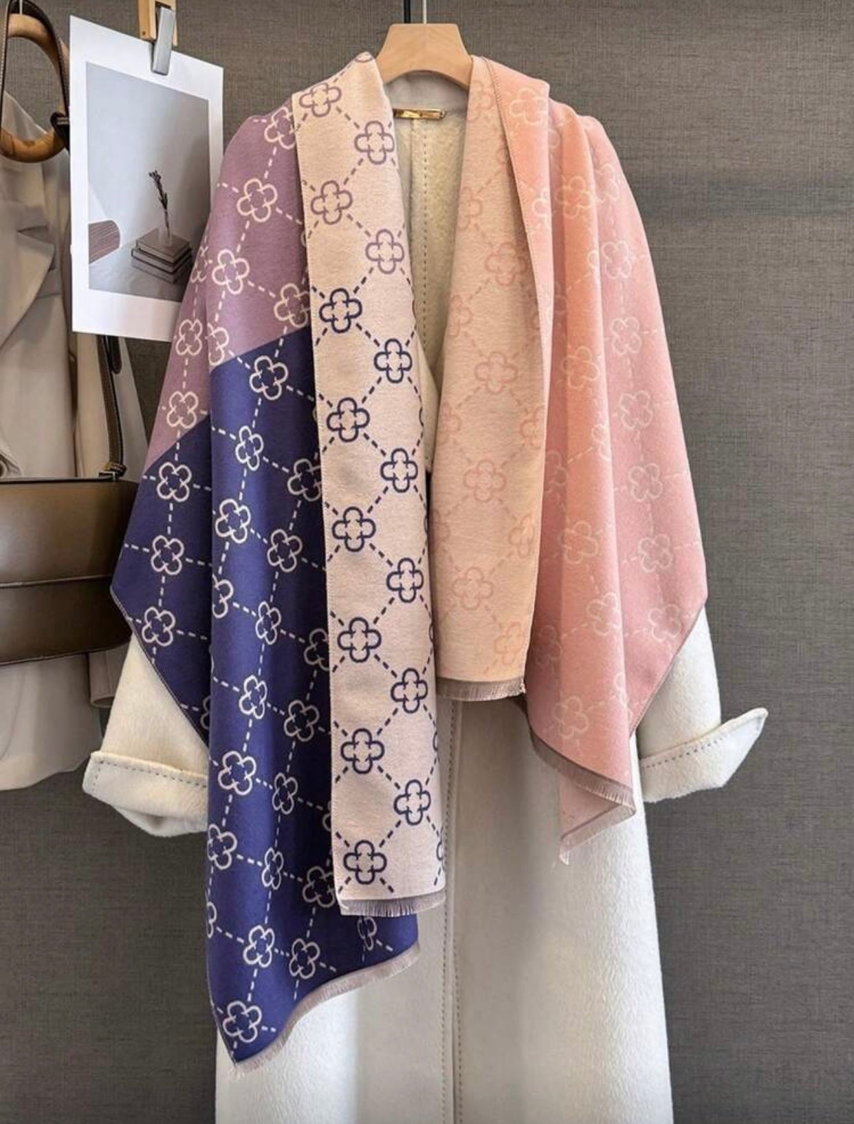 Elegant Clover Pattern Jacquard Scarf