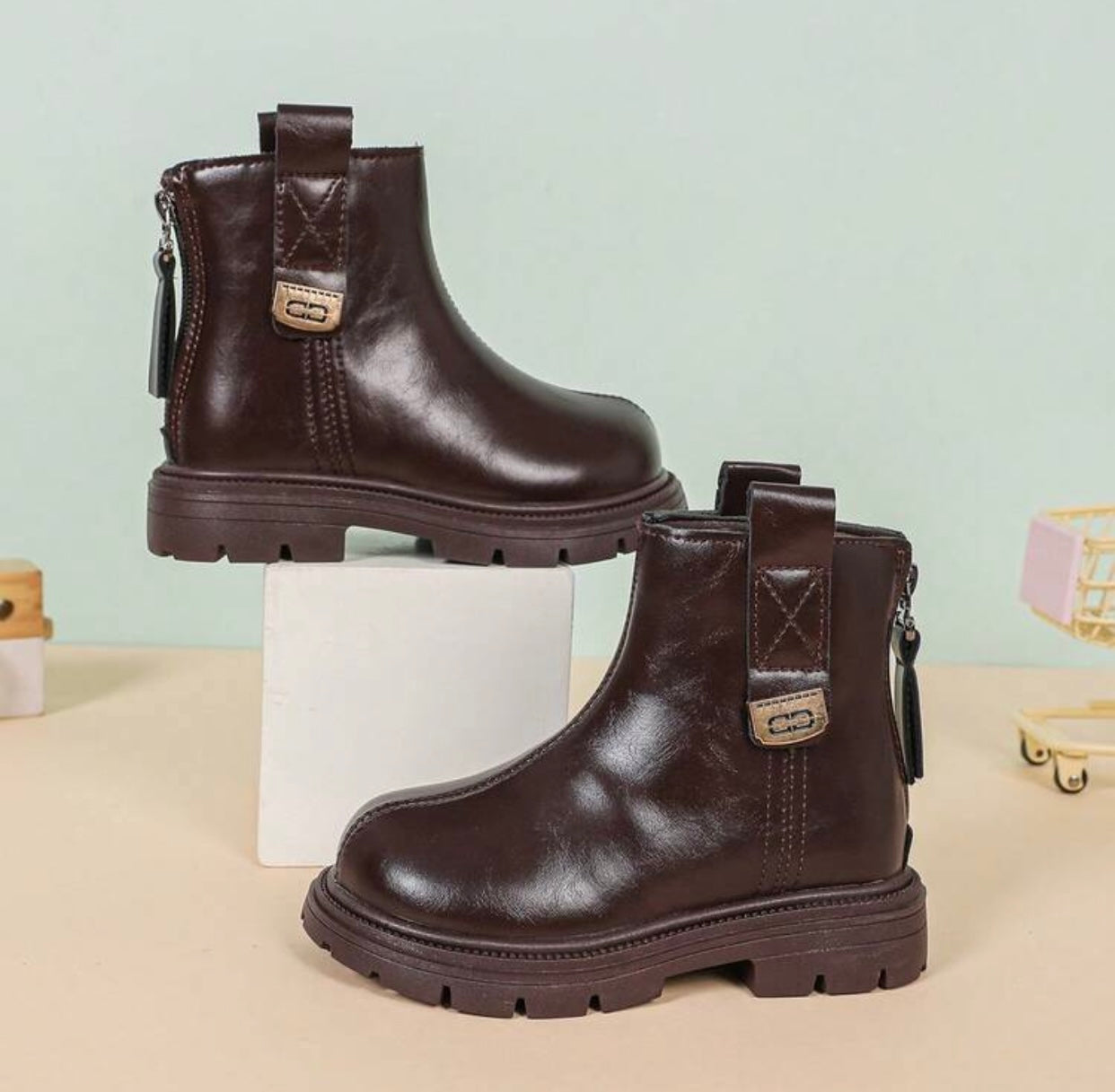 بوت بناتي قصير أنيق للخريف والشتاء