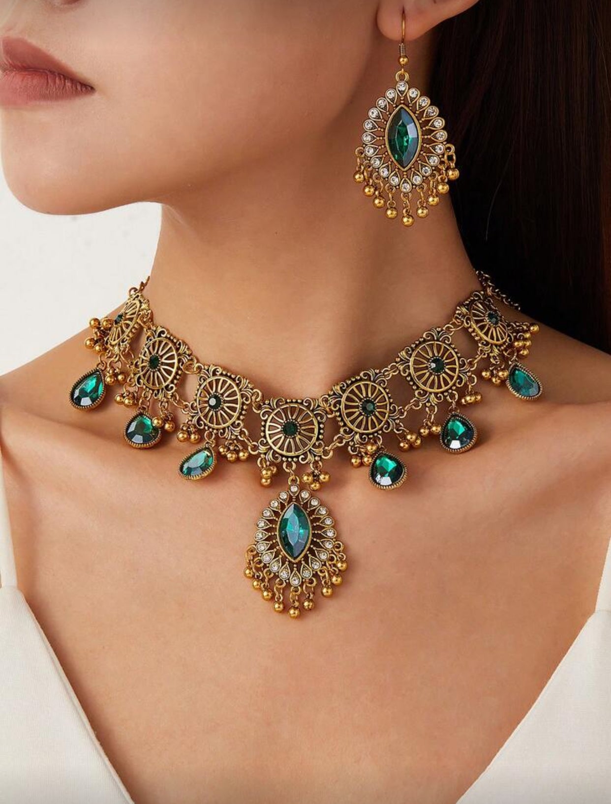 طقم مجوهرات نحاس عتيق مخرم بشرابة