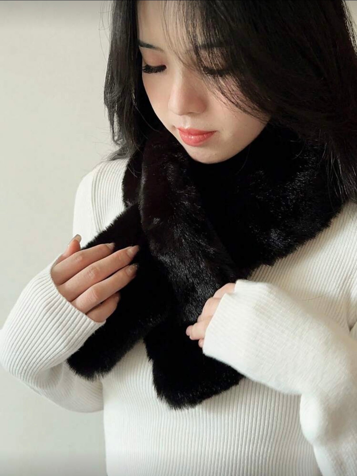 وشاح نسائي ناعم وفاخر بتصميم صليب