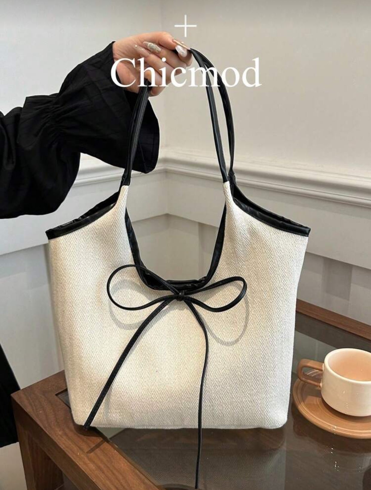 حقيبة كتف نسائية أنيقة مزينة بعقدة