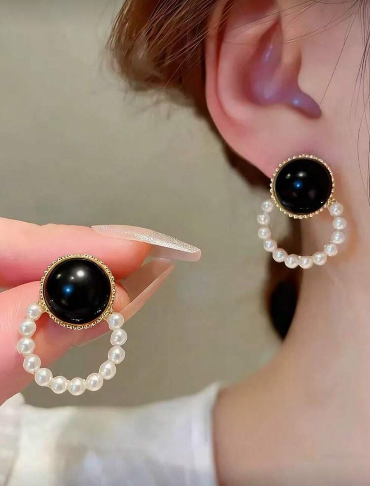 أقراط زهور حريرية أنيقة مزينة بالحروف