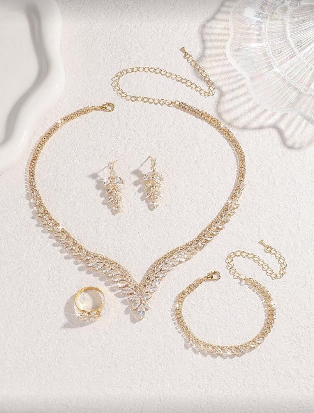 تاقمە ئيكسسوارێن فاخر یێن ئەندازەیی ب كريستال