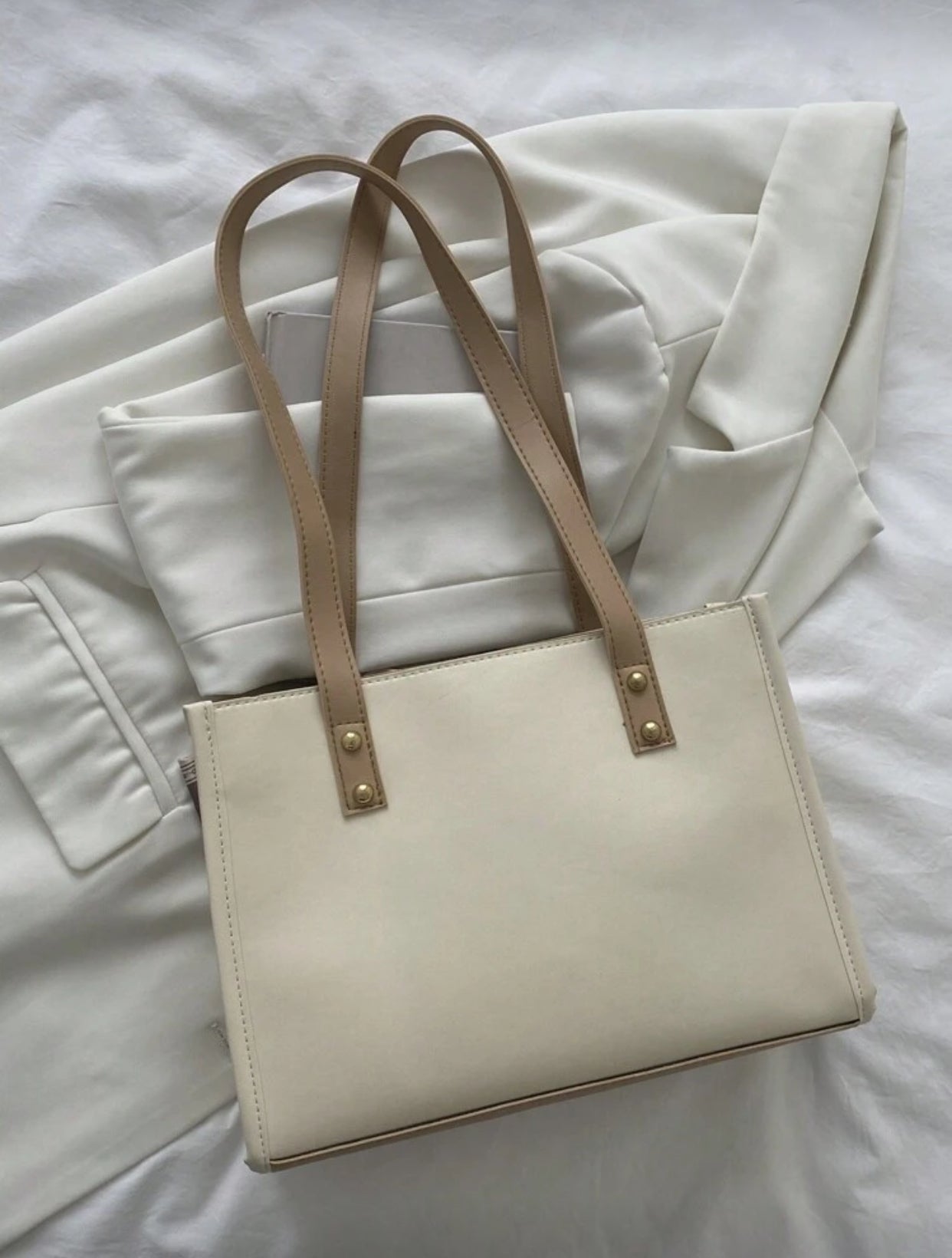 تصميم خفيف الوزن مزين بعقدة فراشة