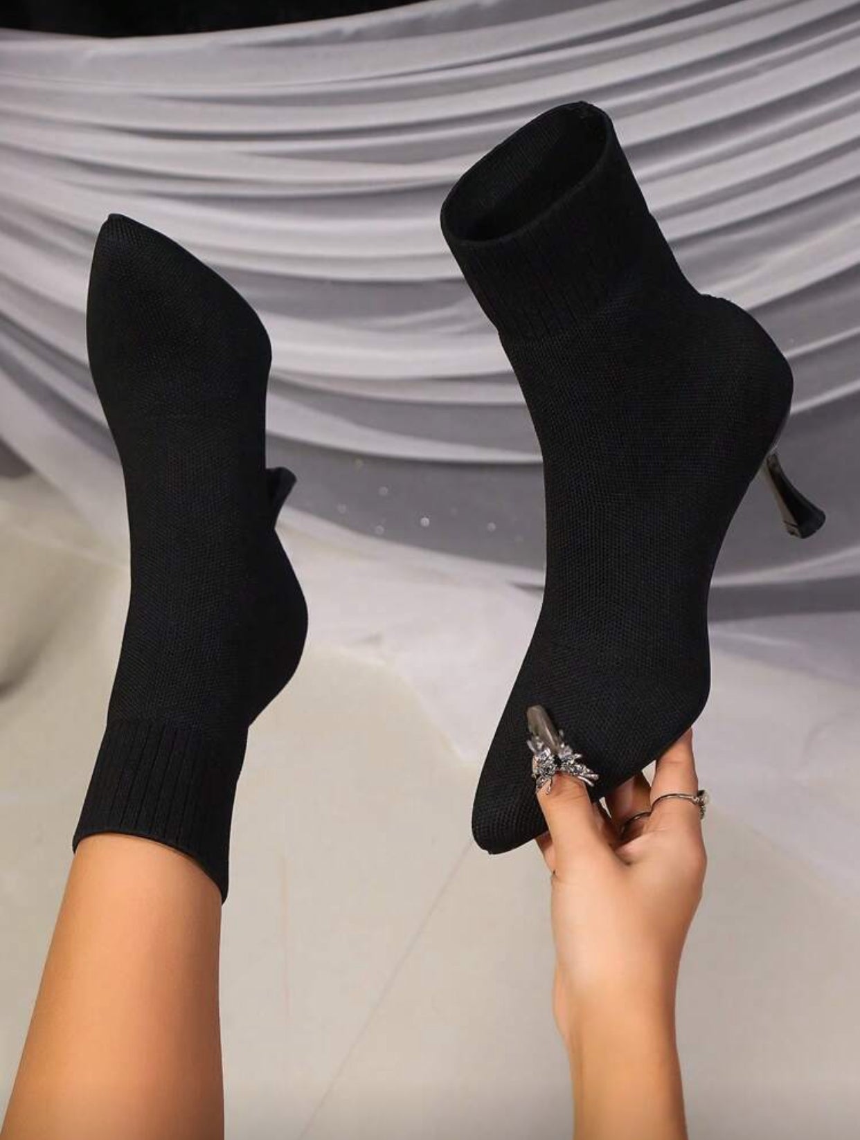 بوت كاحل قماش بكعب عالي ومسامير